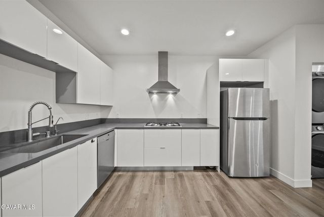 900 S Kenmore Avenue Apt 504, Los Angeles, CA 90006