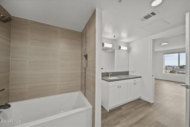 900 S Kenmore Avenue Apt 504, Los Angeles, CA 90006