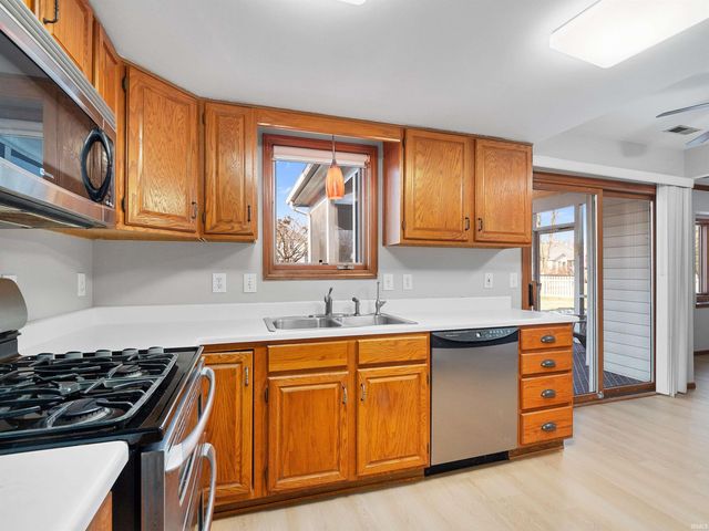 2306 Bluewater Trail, Fort Wayne, IN 46804