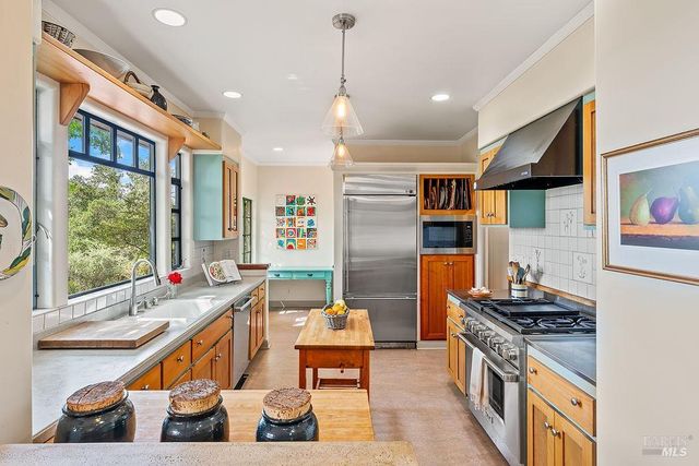 1212 N Fitch Mountain Rd, Healdsburg, CA 95448