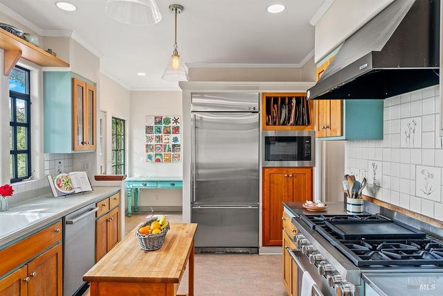 1212 N Fitch Mountain Rd, Healdsburg, CA 95448