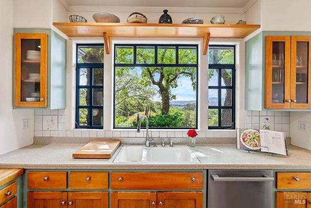 1212 N Fitch Mountain Rd, Healdsburg, CA 95448