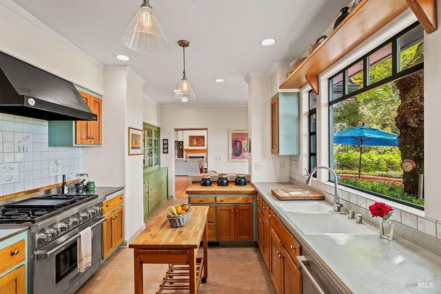 1212 N Fitch Mountain Rd, Healdsburg, CA 95448