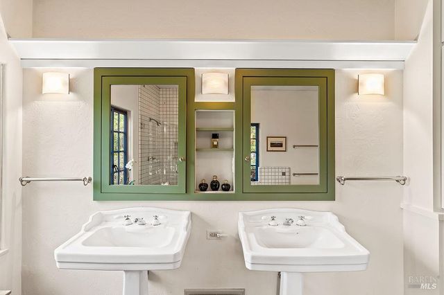 1212 N Fitch Mountain Rd, Healdsburg, CA 95448