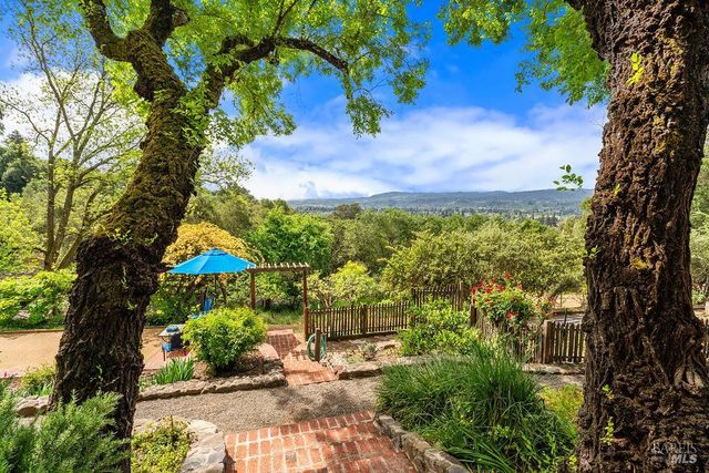 1212 N Fitch Mountain Rd, Healdsburg, CA 95448