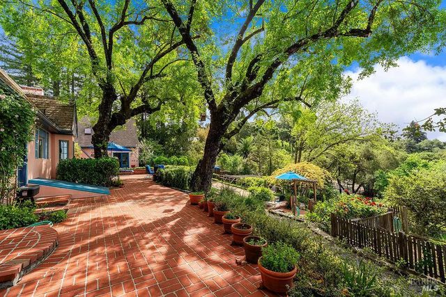 1212 N Fitch Mountain Rd, Healdsburg, CA 95448