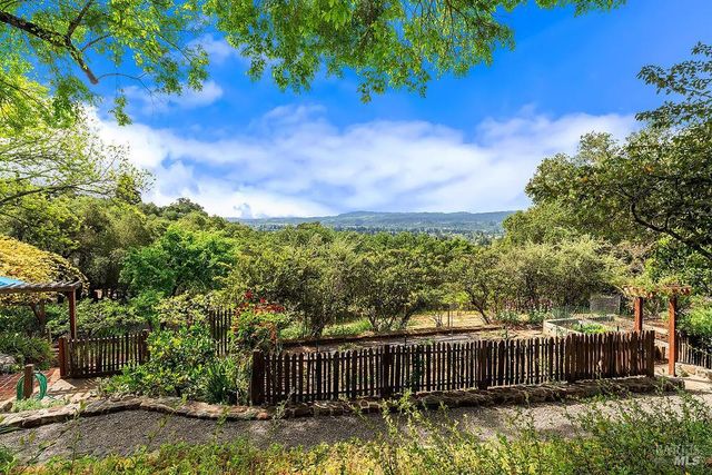 1212 N Fitch Mountain Rd, Healdsburg, CA 95448