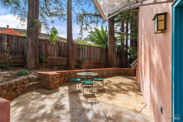 1212 N Fitch Mountain Rd, Healdsburg, CA 95448