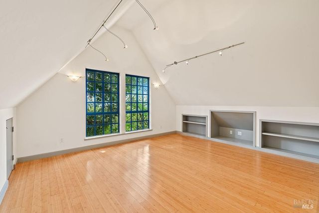 1212 N Fitch Mountain Rd, Healdsburg, CA 95448