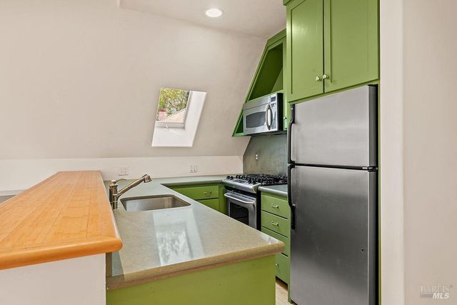 1212 N Fitch Mountain Rd, Healdsburg, CA 95448