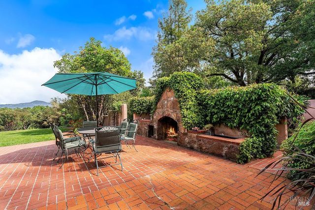 1212 N Fitch Mountain Rd, Healdsburg, CA 95448