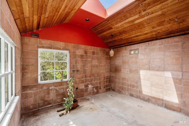 1212 N Fitch Mountain Rd, Healdsburg, CA 95448