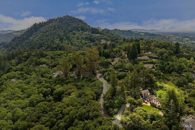 1212 N Fitch Mountain Rd, Healdsburg, CA 95448