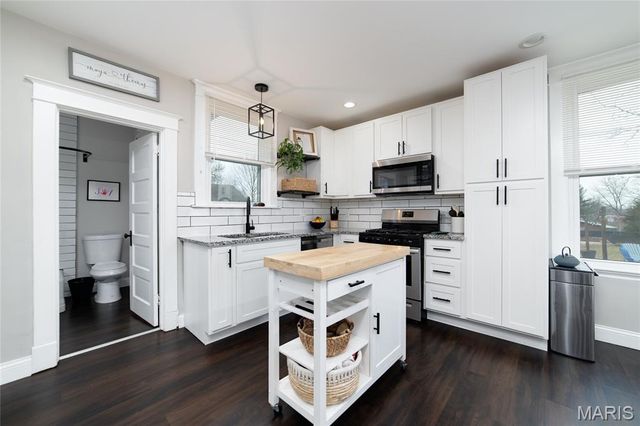 9527 W Milton Avenue, Overland, MO 63114