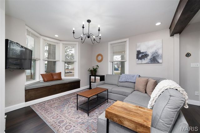 9527 W Milton Avenue, Overland, MO 63114