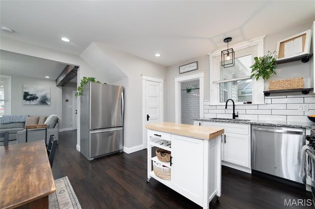 9527 W Milton Avenue, Overland, MO 63114