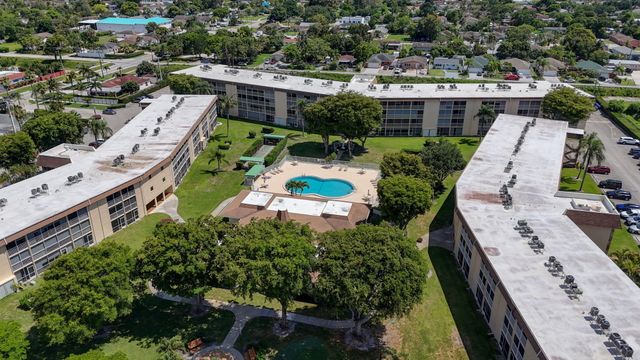 300 S Village Green Cir Circle S 420, Palm Springs, FL 33461