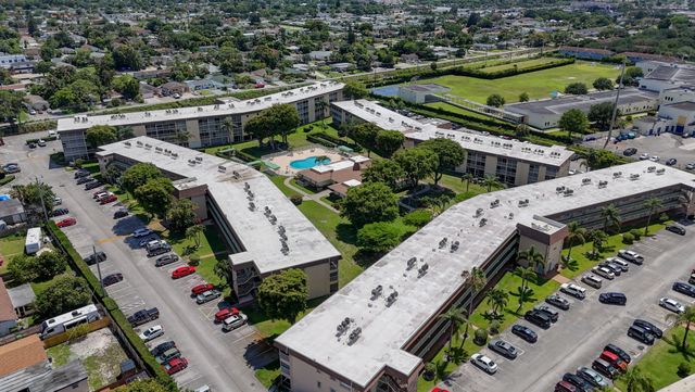300 S Village Green Cir Circle S 420, Palm Springs, FL 33461