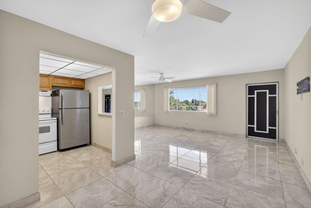 300 S Village Green Cir Circle S 420, Palm Springs, FL 33461