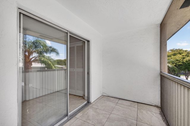 300 S Village Green Cir Circle S 420, Palm Springs, FL 33461