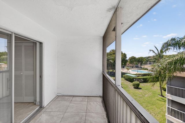 300 S Village Green Cir Circle S 420, Palm Springs, FL 33461