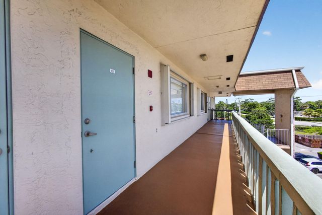 300 S Village Green Cir Circle S 420, Palm Springs, FL 33461