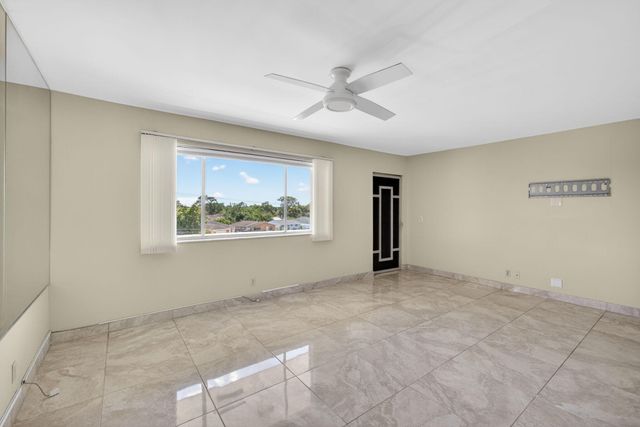 300 S Village Green Cir Circle S 420, Palm Springs, FL 33461