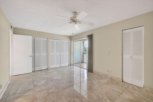 300 S Village Green Cir Circle S 420, Palm Springs, FL 33461