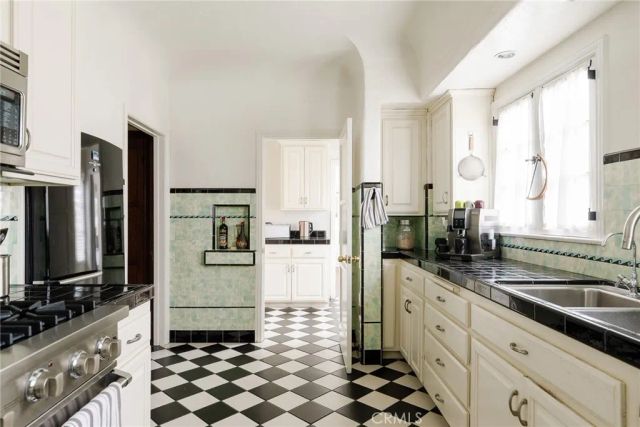 7 37th Place, Long Beach, CA 90803