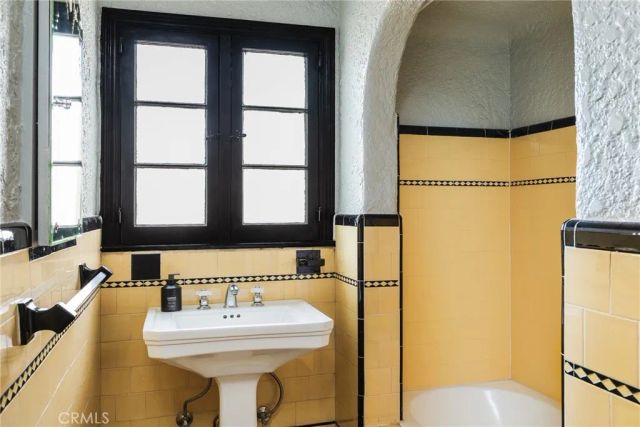 7 37th Place, Long Beach, CA 90803