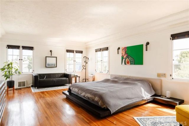 7 37th Place, Long Beach, CA 90803