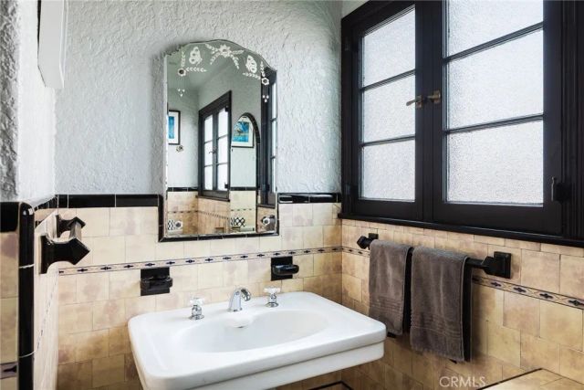 7 37th Place, Long Beach, CA 90803