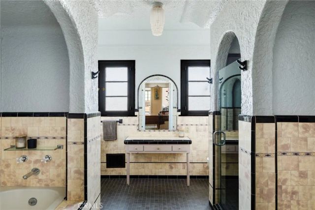 7 37th Place, Long Beach, CA 90803