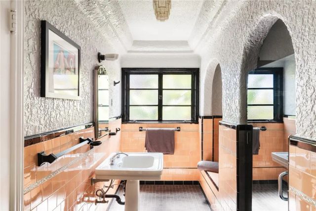 7 37th Place, Long Beach, CA 90803