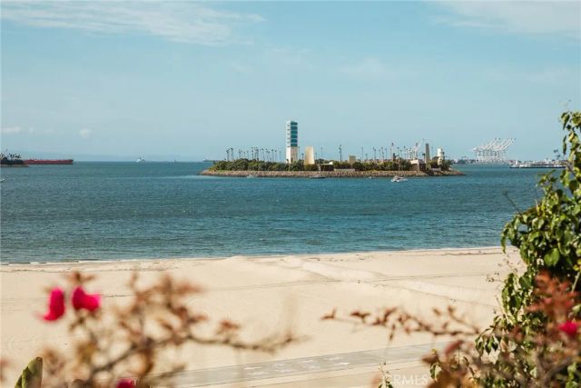 7 37th Place, Long Beach, CA 90803