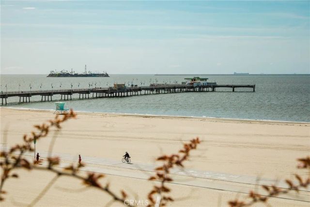 7 37th Place, Long Beach, CA 90803