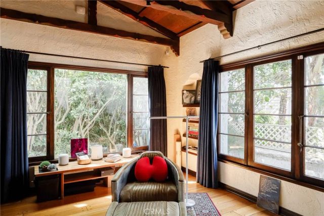 7 37th Place, Long Beach, CA 90803