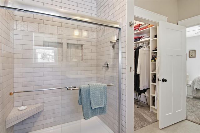 4615 S Oakwood Hills Parkway, Eau Claire, WI 54701