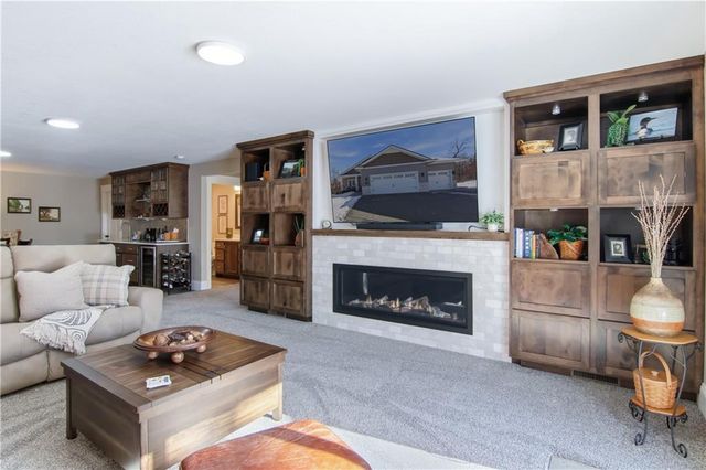 4615 S Oakwood Hills Parkway, Eau Claire, WI 54701