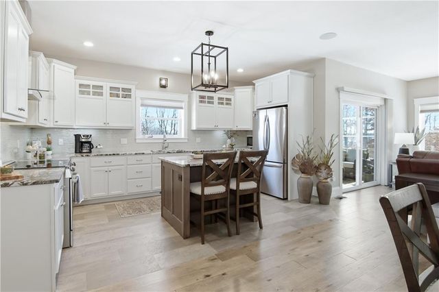 4615 S Oakwood Hills Parkway, Eau Claire, WI 54701