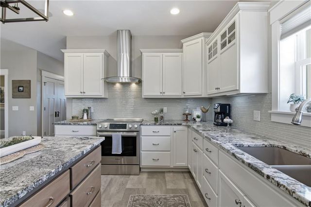 4615 S Oakwood Hills Parkway, Eau Claire, WI 54701