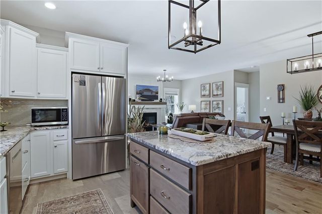 4615 S Oakwood Hills Parkway, Eau Claire, WI 54701