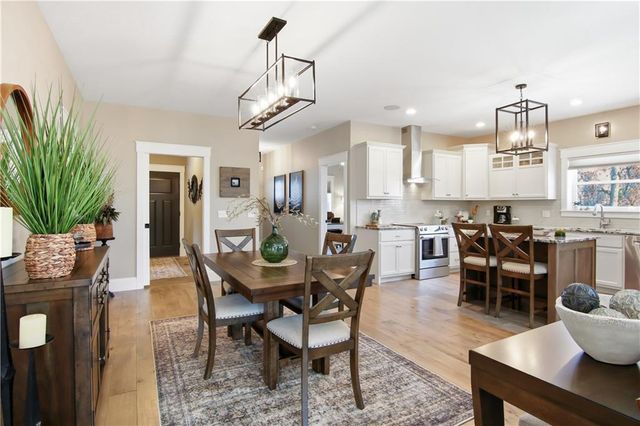 4615 S Oakwood Hills Parkway, Eau Claire, WI 54701