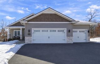 4615 S Oakwood Hills Parkway, Eau Claire, WI 54701