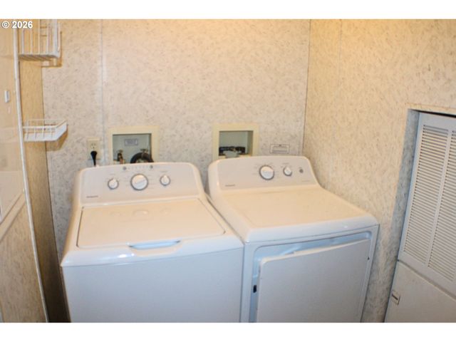 130 Nw STEPHANIE Ct, Winston, OR 97496