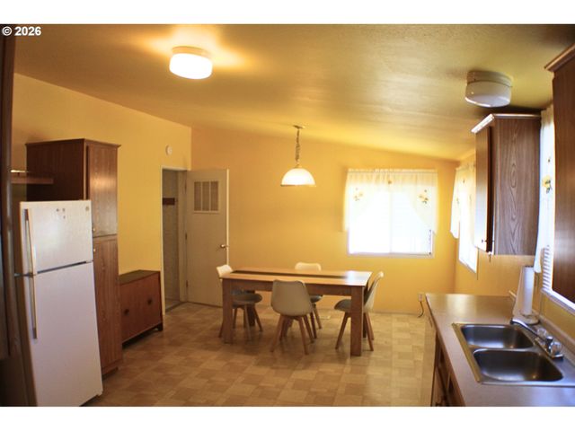 130 Nw STEPHANIE Ct, Winston, OR 97496