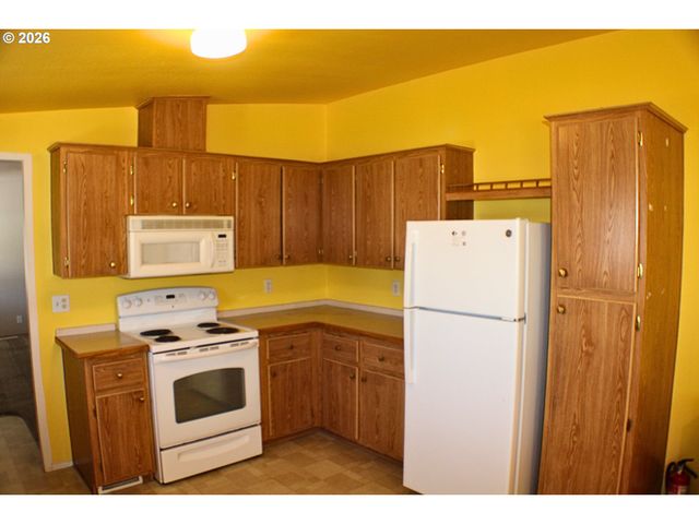 130 Nw STEPHANIE Ct, Winston, OR 97496