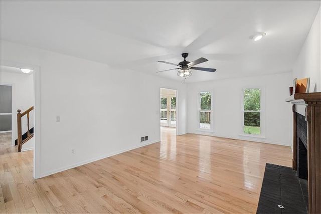 720 Creek Trail NW, Kennesaw, GA 30144