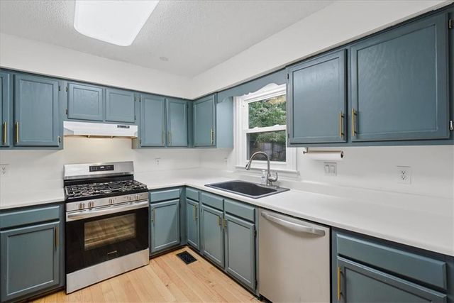 720 Creek Trail NW, Kennesaw, GA 30144