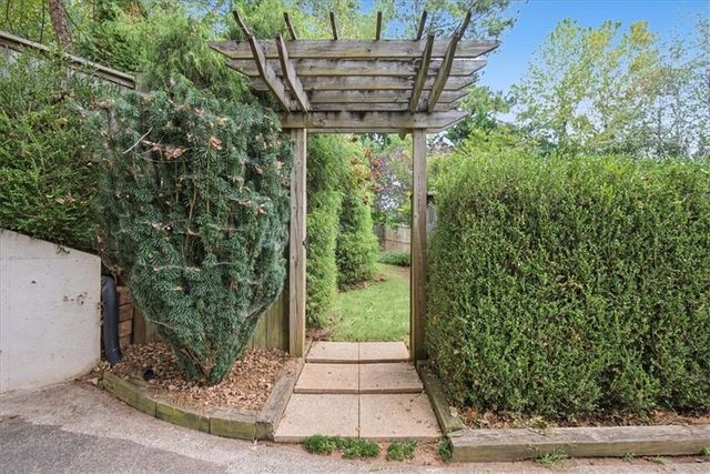 720 Creek Trail NW, Kennesaw, GA 30144